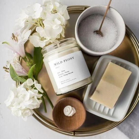 Velora Soy Candle – Luxury Long-Lasting Fragrance (Hand-Poured, Eco-Friendly)
